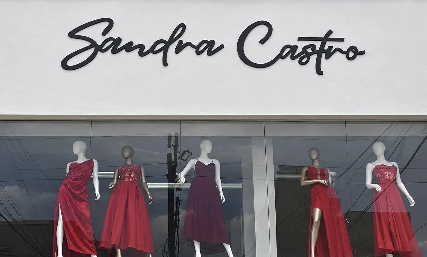 Fachada del atelier Sandra Castro en la Avenida Estación, Cali