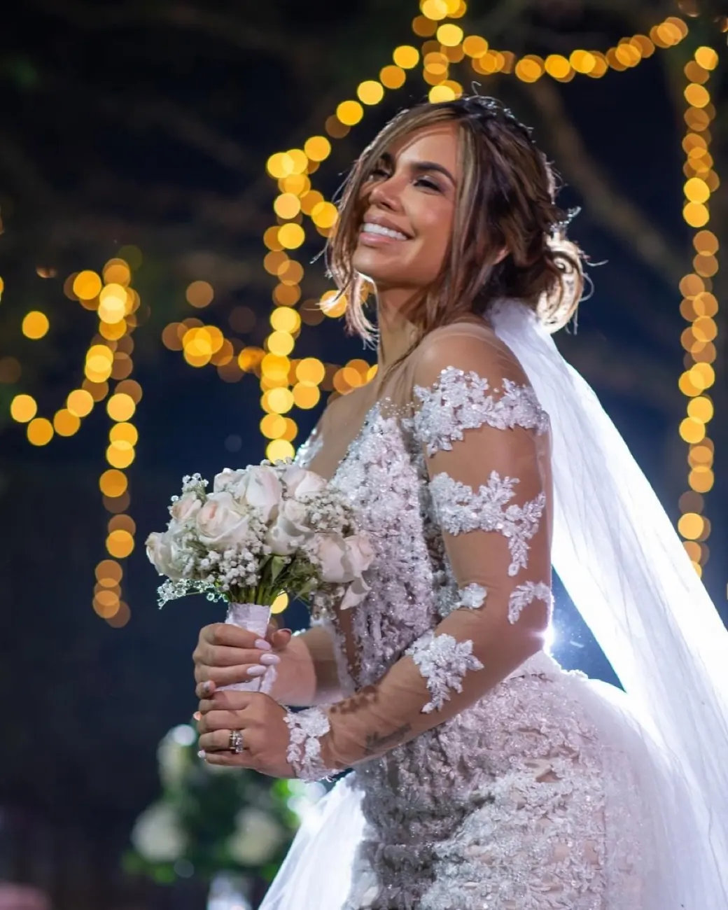 Novia sosteniendo el ramo